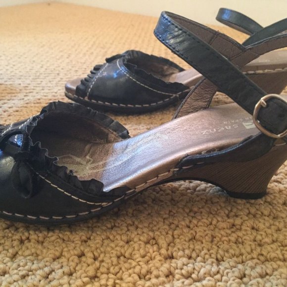 Jose Saenz designer Spanish heels with ruffle - Picture 2 of 3